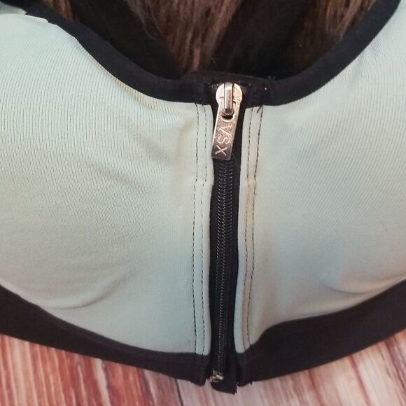 VICTORIA'S Sport front zip sports bra - Picture 4 of 9
